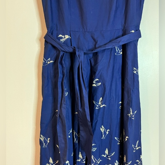 L.L. Bean Signature Blue Sleeveless Fit & Flare Midi Dress w/ Bird Print Size 0 - Picture 6 of 16